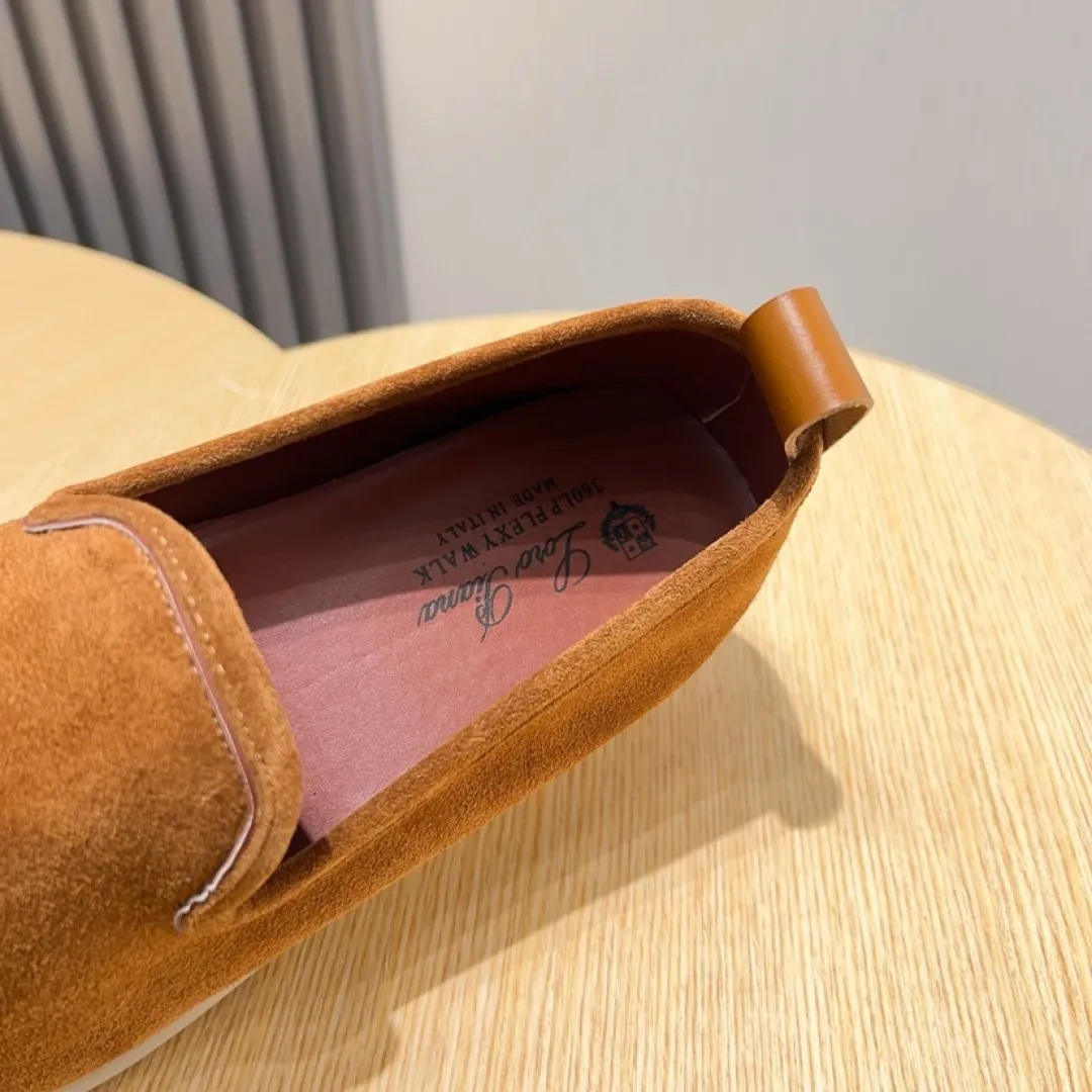 Men's shoes 400💰[loro piana] 2025 new moccasins, popular casual sneakers for street men. The shoes are made of first-layer suede leather uppers with rubber soles, a classic. The complex craftsmanship and meticulous structure make the shoes light and soft, allowing you to walk comfortably and freely. Perfect for summer wear. Yardage: 38-45.